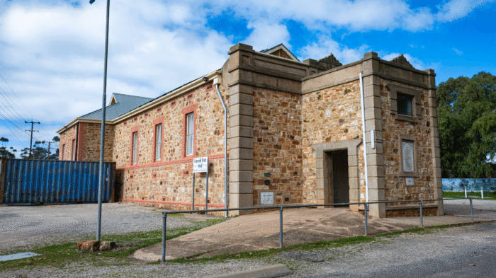 FarrellFlatMemorialHall_25_HWalmsley_01